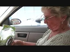 התינוקת היפנית רירי פוג'י סרטי פורנו לצפיה בחינם משמנת את גופה במין עיסוי