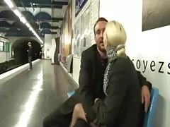משפחת סוטה מברכת את מאיה עם זין וכוס סקס לצפיה חינם לזיין עליה