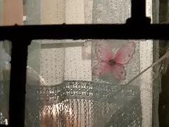 ללינדה יש ​​הפתעה מקסימה לחברה הצעיר, טומי, סרטי פורנו לצפיה בחינם ו...