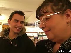 MYLF - מילף סרטים ארוטים לצפיה ישירה בלונדינית בעלת שלישייה עם שני בנים חורגים מעוותים